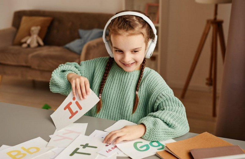 Cần d&agrave;nh thời gian nghe - xem - hoạt động mỗi ng&agrave;y thay v&igrave; ngắt qu&atilde;ng (Ảnh: Sưu tầm internet)