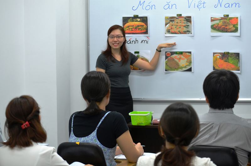 Người dạy cần có sự kiên nhẫn khi dạy học tiếng Việt. (Ảnh: Internet)