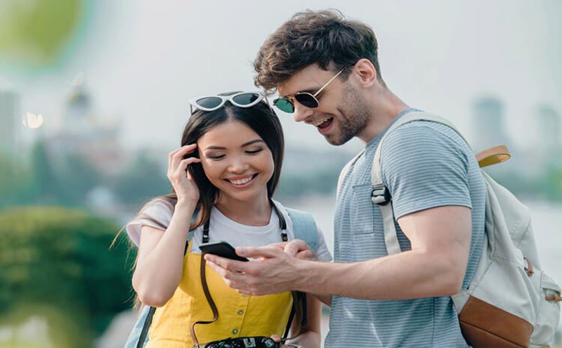 Kết bạn, giao tiếp với người việt nhiều hơn. (Ảnh: Internet)