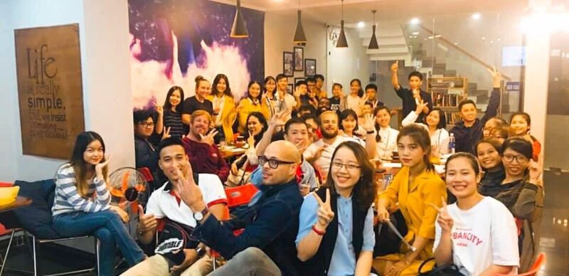 Tham gia nhiều câu lạc bộ học ngoại ngữ. (Ảnh: Ngoại ngữ Mr.Biện)