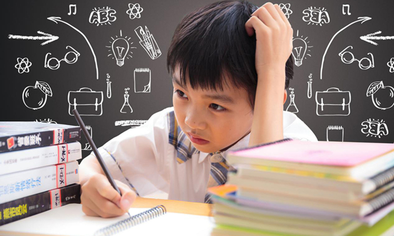 Đừng ngại hay lo lắng khi bạn học tiếng Việt kém. (Ảnh: Vnexpress)