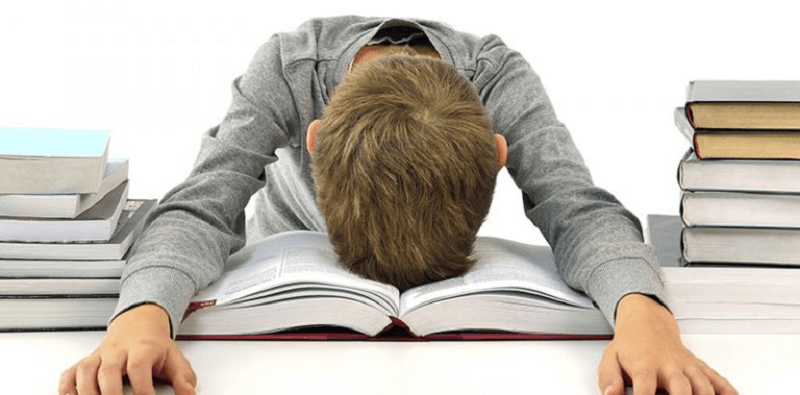 Hạn chế việc la mắng khi con làm bài tập sai. (Ảnh: Sưu tầm internet)