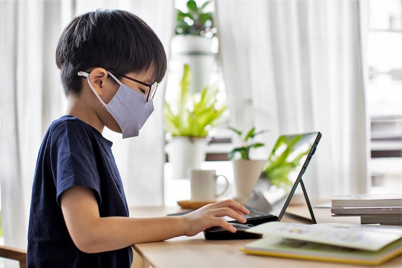 Dạy và học tiếng Việt online thường linh hoạt hơn. (Ảnh: Internet)