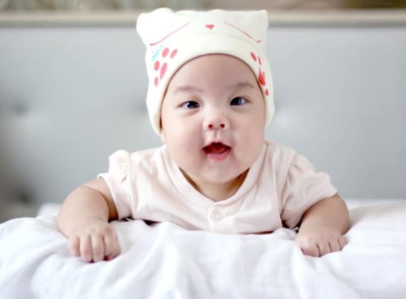 Tìm hiểu cách dạy trẻ 0-3 tháng tuổi là việc mẹ nên làm. (Ảnh: sưu tầm Internet)