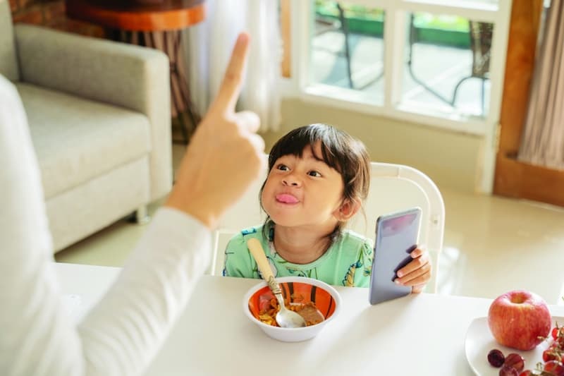 Không nuông chiều bé thái quá. (Ảnh: Internet)