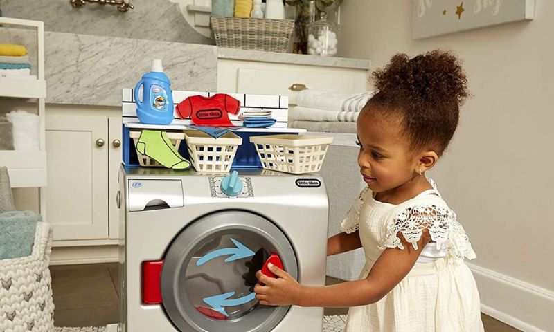Bé 4 tuổi đã có thể tự mình làm nhiều việc khác nhau. (Ảnh: Nguồn Internet)