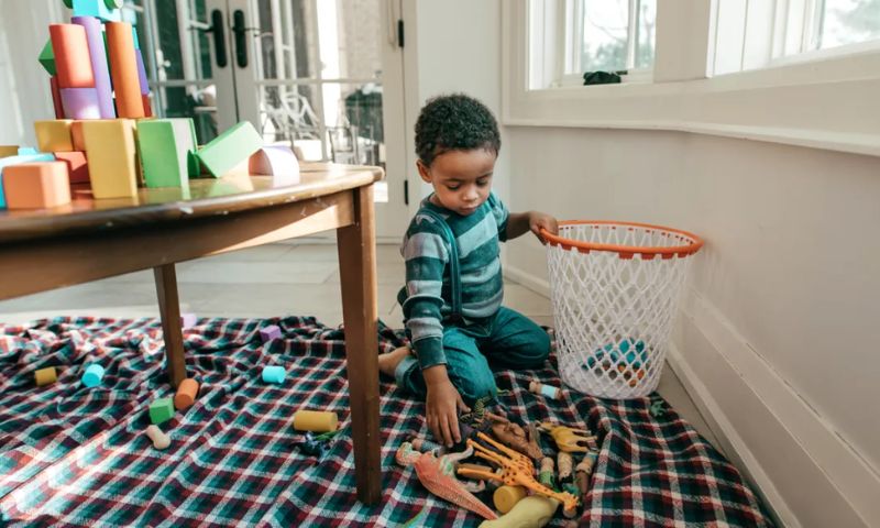 Phân chia nhiệm vụ cho bé để bé thấy hứng khởi mà có trách nhiệm hơn. (Ảnh: Nguồn Internet)