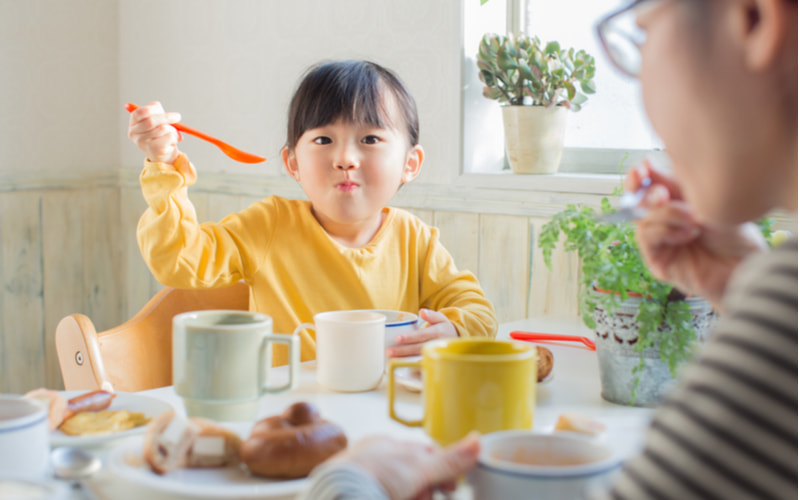 Trẻ cần học cách tự lập. (Ảnh: Shutterstock.com)