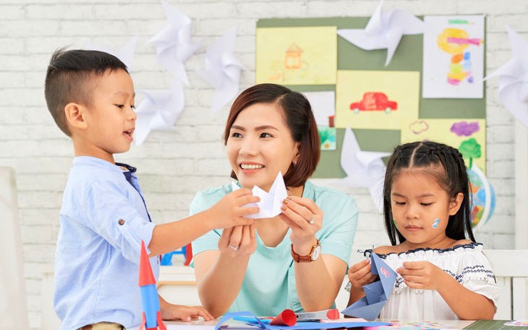 Luôn tâm sự cùng trẻ về lòng biết ơn. (Ảnh: Sưu tầm internet)