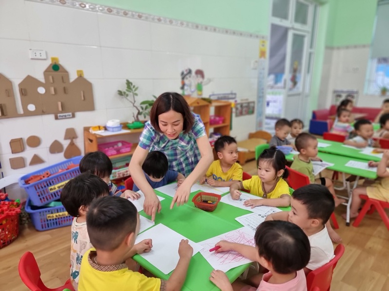 Giáo viên mầm non cần có phẩm chất, đạo đức nghề nghiệp (Ảnh: Sưu tầm internet)