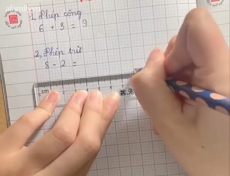 Việc trang bị cho bé những kiến thức căn bản rất quan trọng. (Ảnh: aFamily)