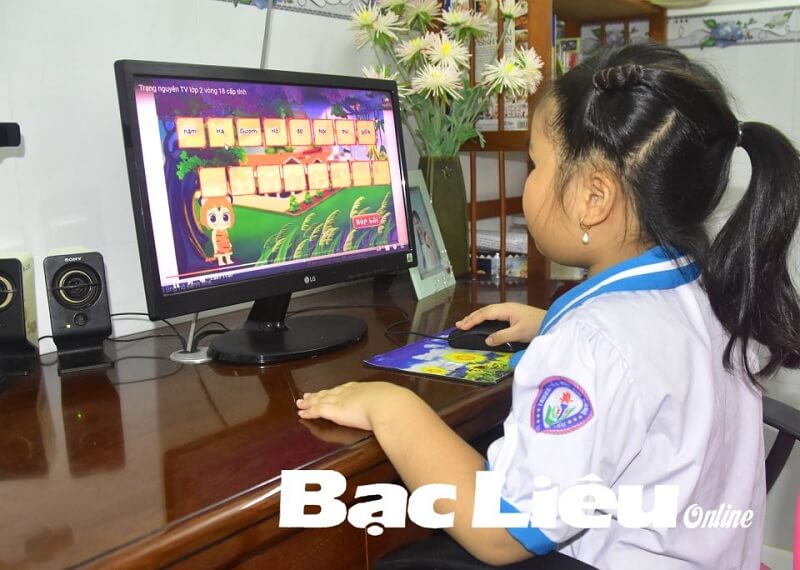 Hãy cho bé thi thử như thi thật. (Ảnh: Báo Bạc Liêu)