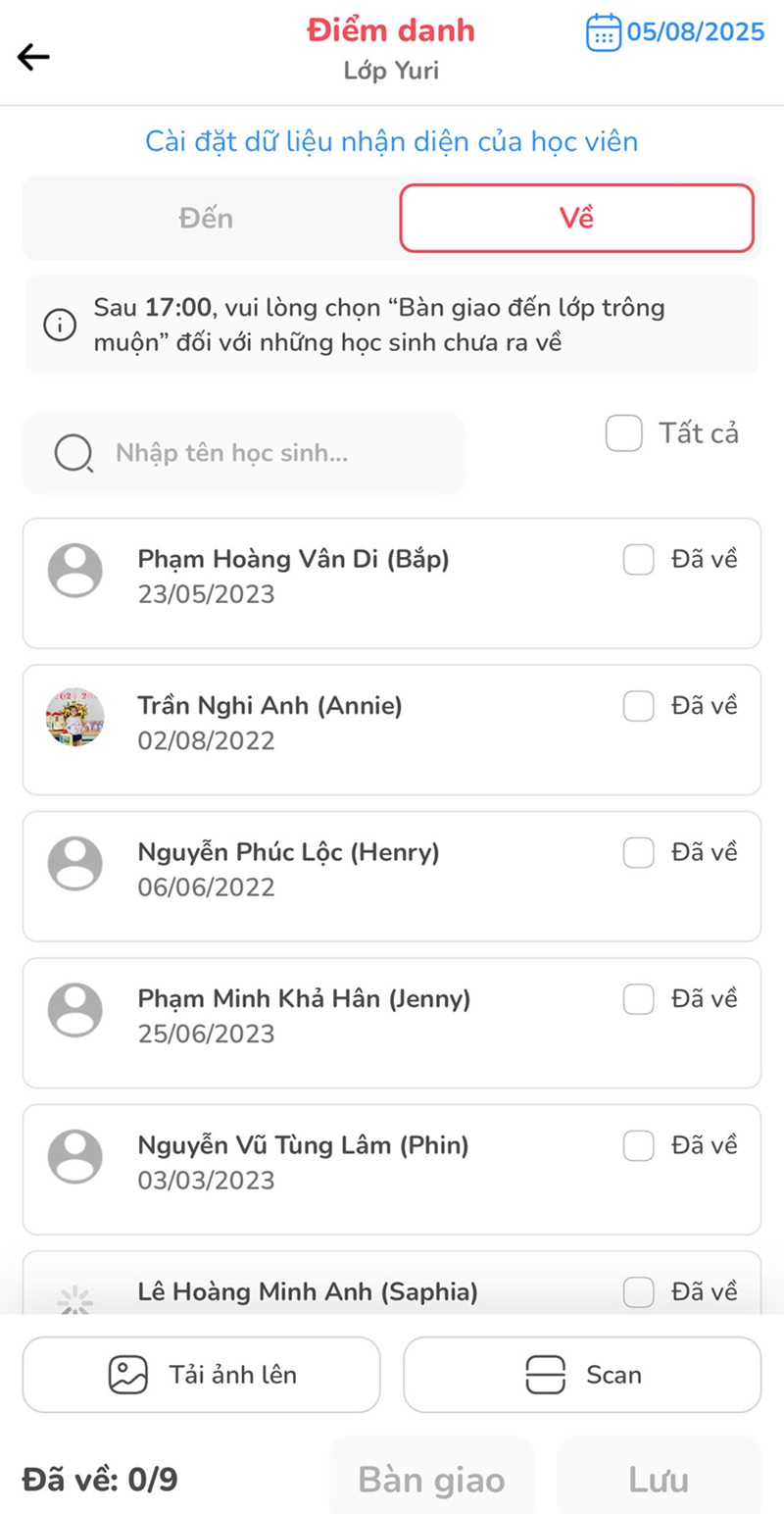 Giáo viên có thể chọn trạng thái nghỉ học tương ứng khi điểm danh (Ảnh: Monkey)