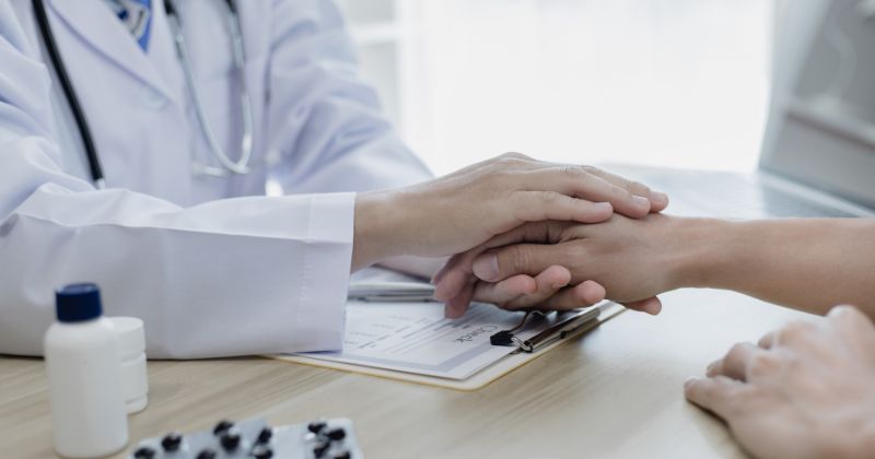 Thăm khám sức khỏe định kỳ giúp kiểm soát tâm lý sau sinh hiệu quả (Ảnh: Sưu tầm Internet)