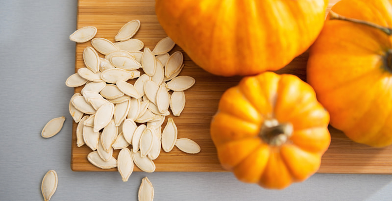Mặc dù nhỏ bé nhưng hạt bí đỏ chứa đầy các chất dinh dưỡng có giá trị. (Ảnh: Sưu tầm Internet)