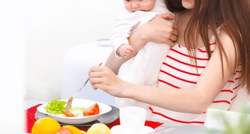Sau sinh cơ thể mẹ cần bổ sung nhiều chất dinh dưỡng. (Ảnh: Sưu tầm internet)