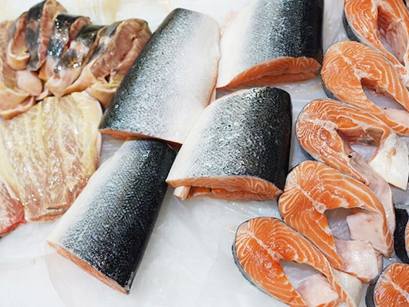 Lưu ý khi bổ sung cá hồi vào chế độ ăn hàng ngày. (Ảnh: Sưu tầm Internet)