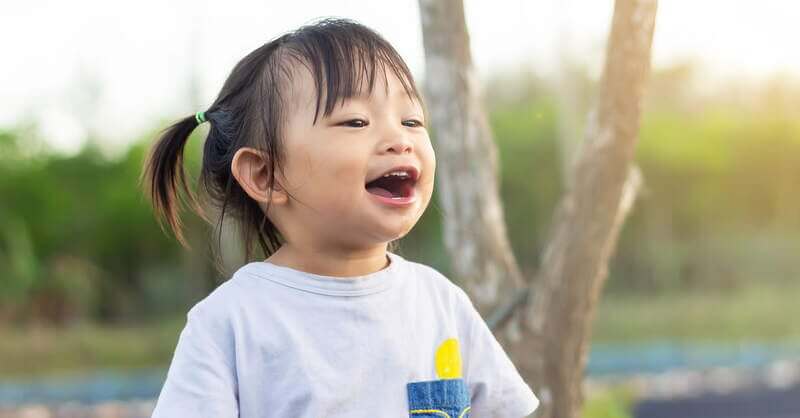 Bố mẹ hãy đưa ra phương pháp dạy bé tập nói phù hợp. (Ảnh: Sưu tầm internet)