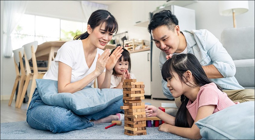 Cần chọn đồ chơi an toàn và phù hợp với trẻ (Ảnh: Sưu tầm internet)