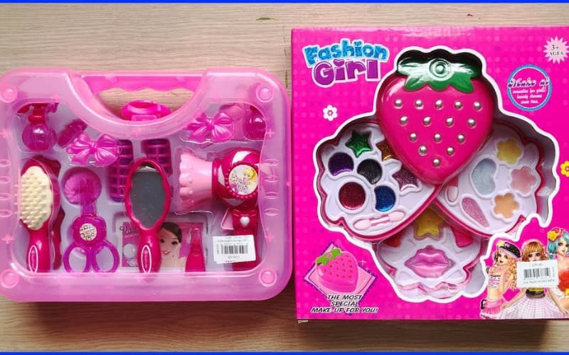 Đồ chơi trang điểm. (Ảnh: Sưu tầm Internet)