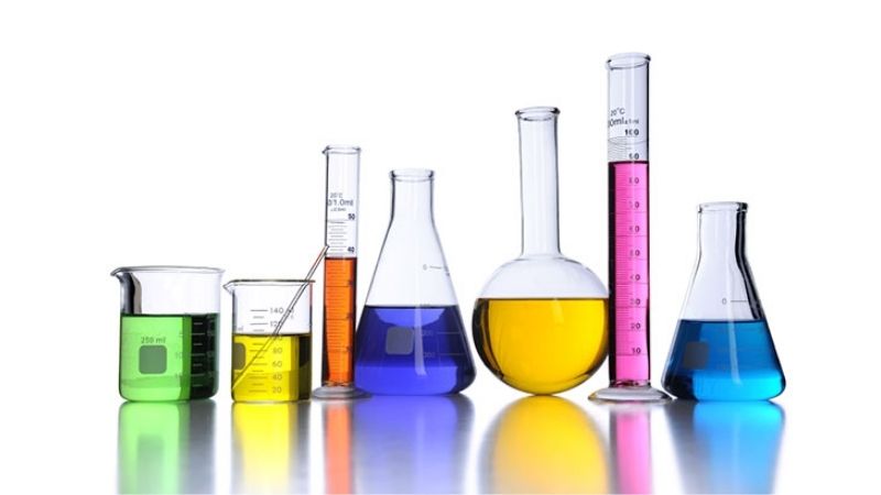 Phân biệt các loại bình chia độ trong phòng thí nghiệm. (Ảnh: Sưu tầm Internet)