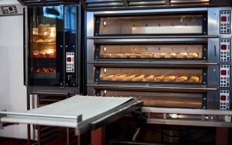 Ứng dụng của đối lưu trong lò nướng. (Ảnh: Shutterstock.com)
