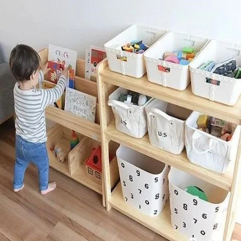 Dạy bé cách cất đồ chơi sau khi sử dụng. (Ảnh: Sưu tầm Internet)