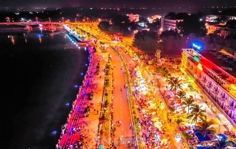 Phố đi bộ Bạch Đằng về đêm. (Ảnh: Sưu tầm internet)