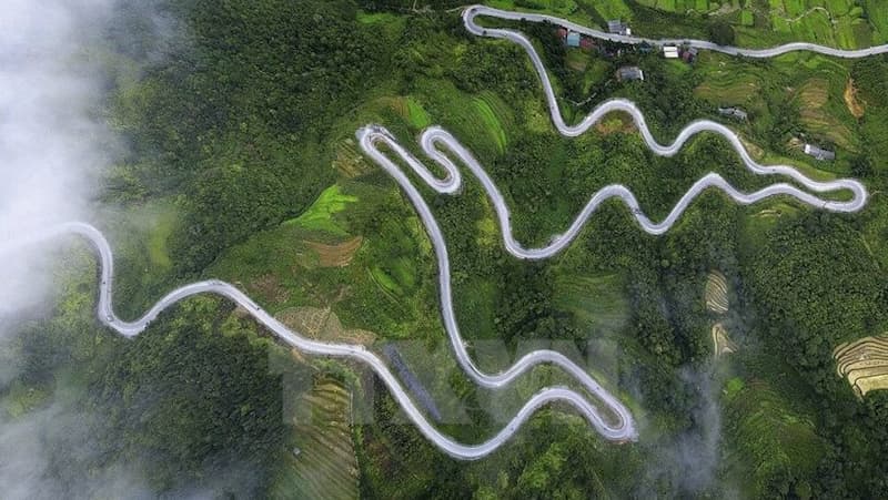 Đèo Mã Pí Lèng nhìn từ trên cao xuống. (Ảnh: Internet)