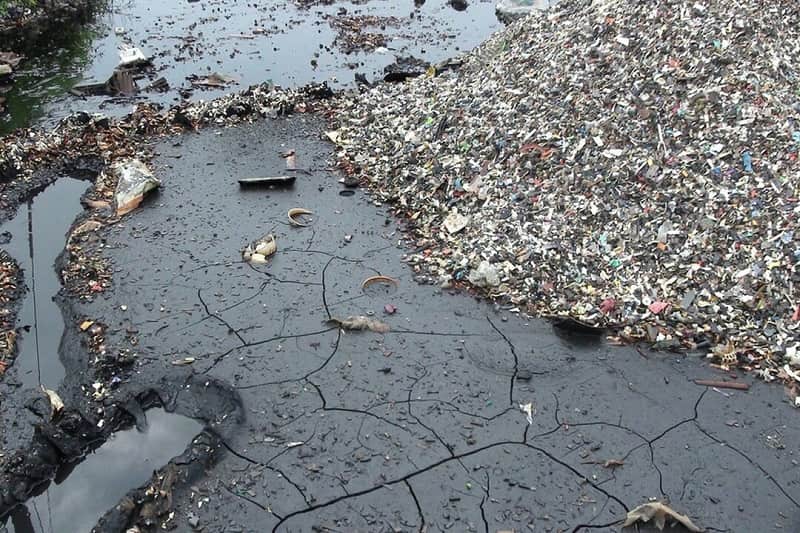 Tác động xấu của dung môi đến môi trường. (Ảnh: Sưu tầm Internet)