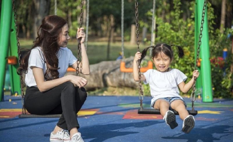 Quy tắc khi tiếp xúc là điều vô cùng quan trọng cần phải giáo dục cho trẻ 5 tuổi. (Ảnh: Sưu tầm internet)