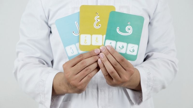 Flashcard tiếng Anh cho bé là lựa chọn thông minh. (Ảnh: Shutterstock.com)