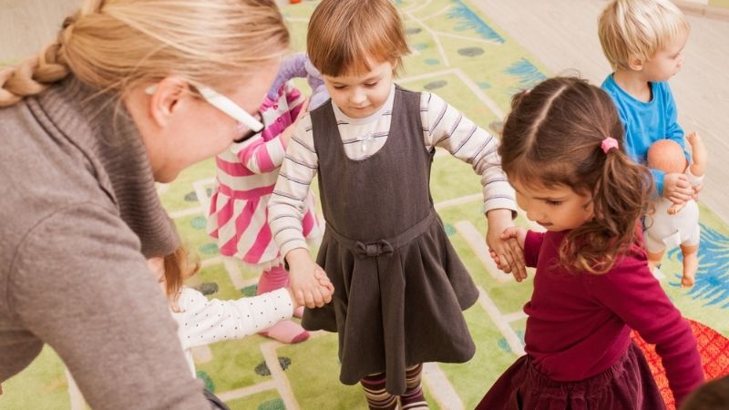 Trò chơi vòng tròn âm nhạc với Flashcard