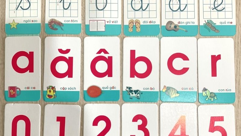 Thẻ học nhận biết chữ cái và số đếm. (Ảnh: Tiki.vn)