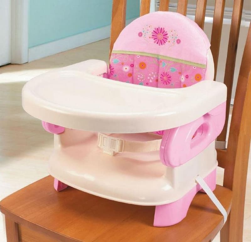Các loại ghế ăn dặm phổ biến: gấp gọn, chân cao. (Ảnh: sưu tầm internet)