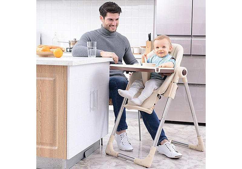 Ưu điểm khi sử dụng ghế ăn dặm nhựa. (Ảnh sưu tầm Internet)