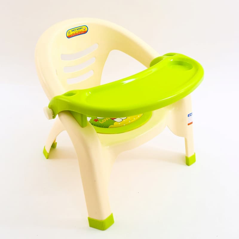 Ghế ăn dặm với nhiều công dụng tuyệt vời cho bé. (Ảnh: sưu tầm internet)