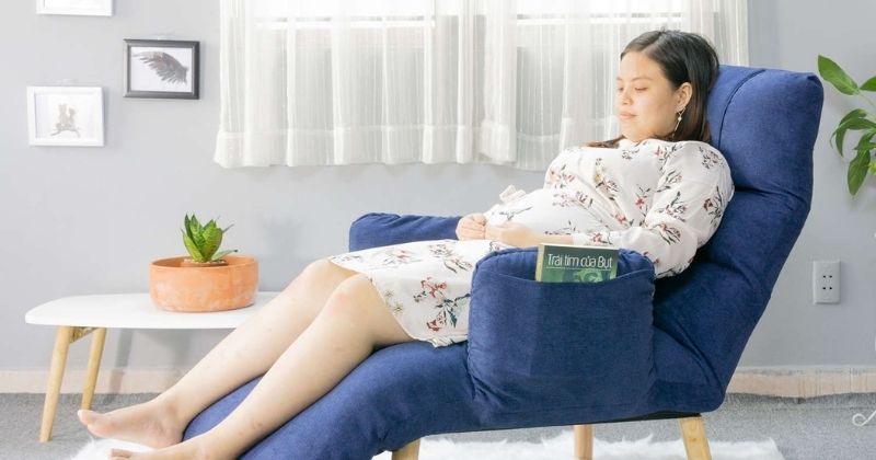 Ghế cho con bú giúp hỗ trợ mẹ trong quá trình nuôi con bằng sữa mẹ. (Ảnh: Sưu tầm Internet)