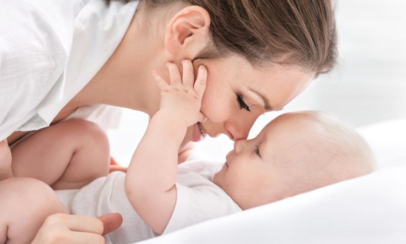 Mẹ hãy luôn yêu đời và vui lên nhé. (Ảnh: Nguồn Internet)