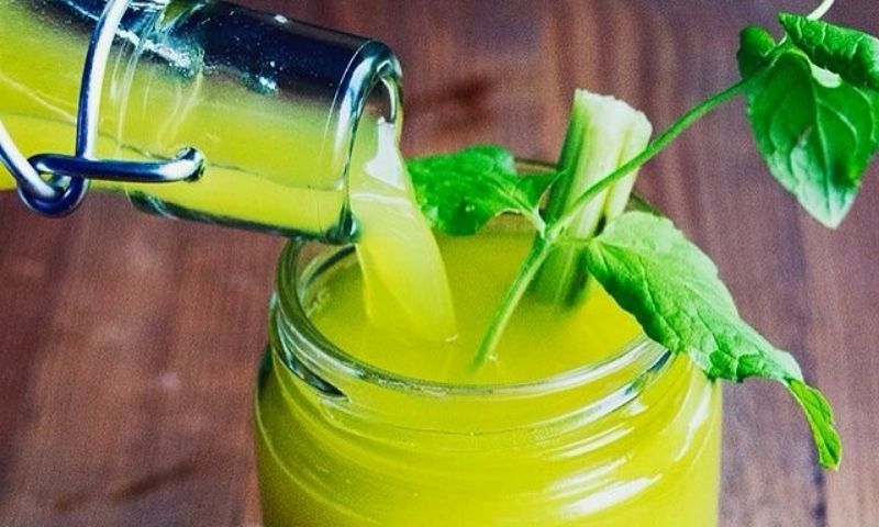 Cần tây kết hợp với dứa thơm ngon. (Ảnh: Nguồn Internet)