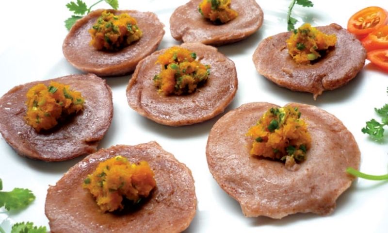 Bánh bèo gạo lứt dai dai lạ miệng. (Ảnh: Nguồn Internet)