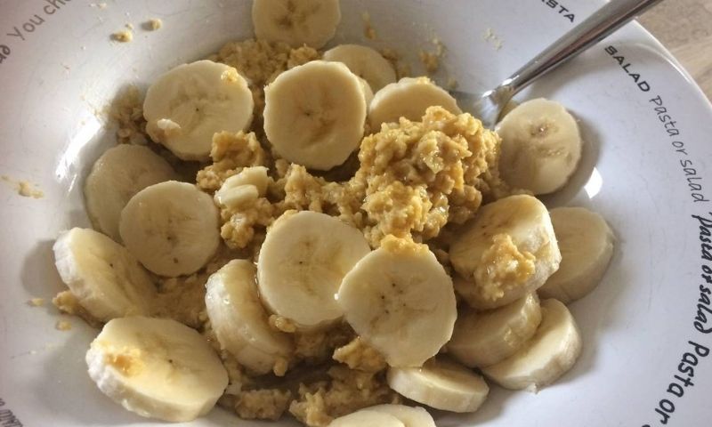 Bữa sáng cùng chuối và yến mạch. (Ảnh: Nguồn Internet)