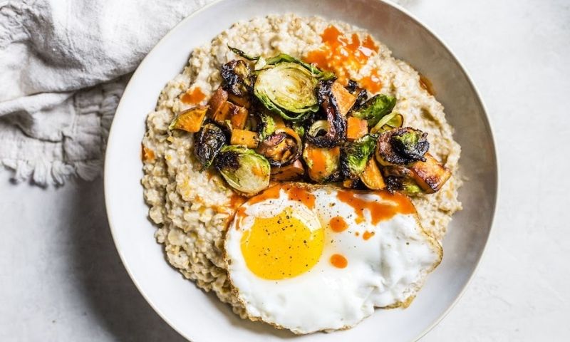 Yến mạch kết hợp với trứng gà. (Ảnh: Nguồn Internet)