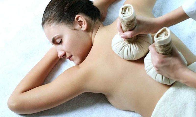 Muối nóng giúp đánh tan mỡ thừa. (Ảnh: Nguồn Internet)