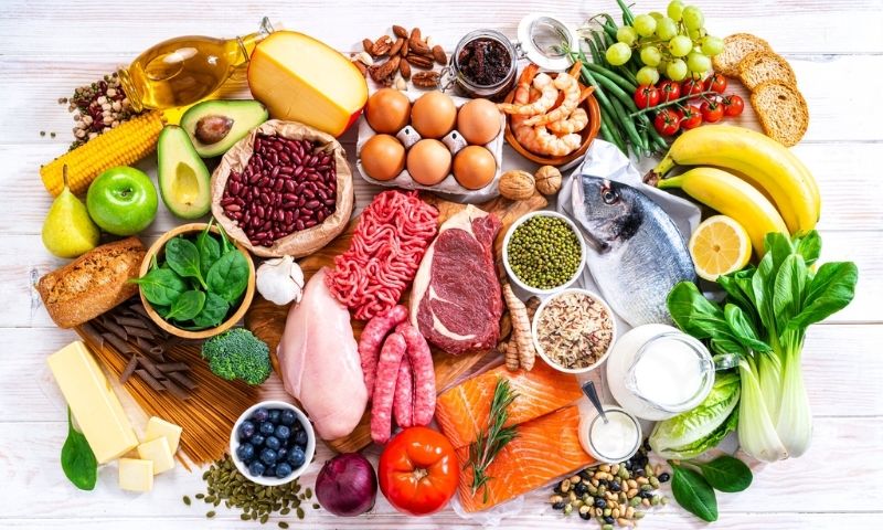Muốn giảm cân an toàn trước hết mẹ cần đảm bảo lượng dưỡng chất cần thiết. (Ảnh: Nguồn Internet)