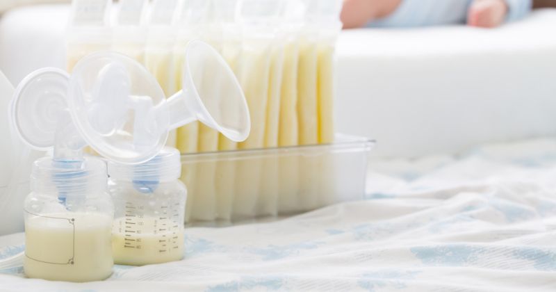 Giảm lượng sữa hút ra ở một cữ duy nhất với những mẹ dễ tắc tia sữa. (Ảnh: Sưu tầm Internet)