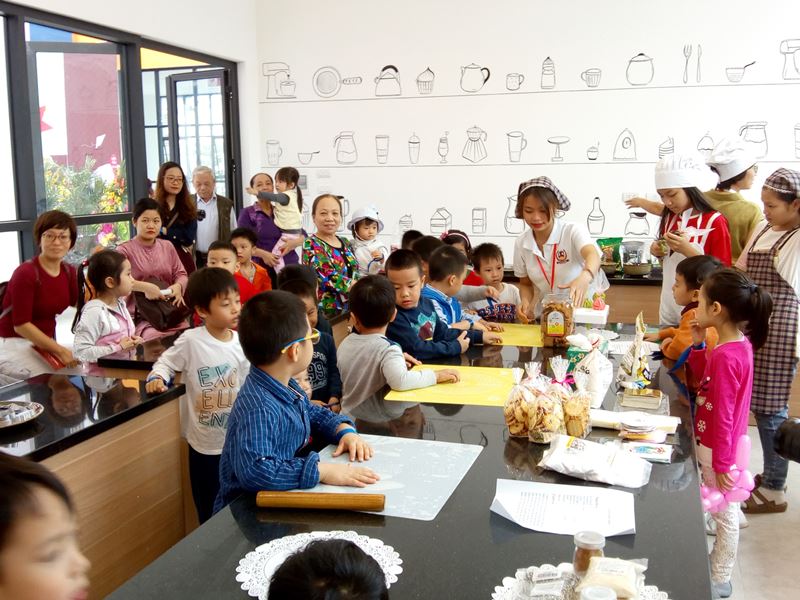 Ứng dụng mô hình khai phóng trong hoạt động học tại trường Tiểu học. (Ảnh: Internet)