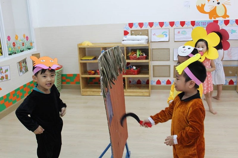 Kết hợp lễ giáo vào các trò chơi thường ngày. (Ảnh: Sưu tầm Internet)