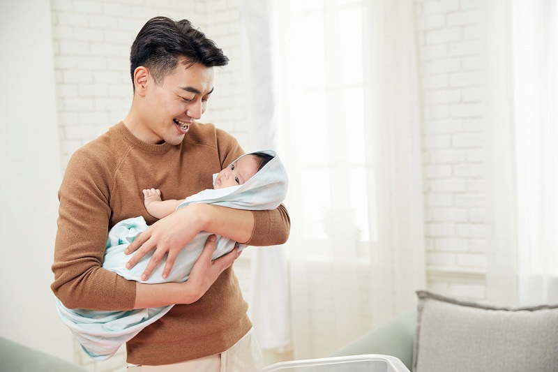 Nguyên tắc dạy trẻ sơ sinh 1 tháng tuổi mẹ nên biết. (Ảnh: Lovepik.com)