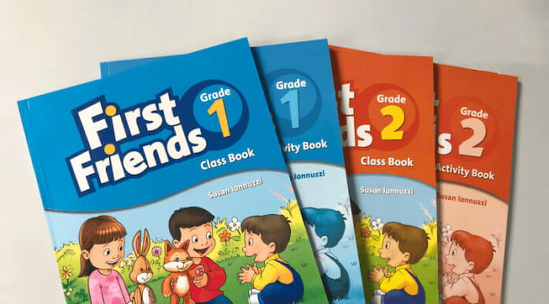 First Friends (1-3) là cỗ giáo trình giờ đồng hồ Anh mang lại trẻ em đến từ NXB Oxford. (Ảnh: Sưu tầm Internet)